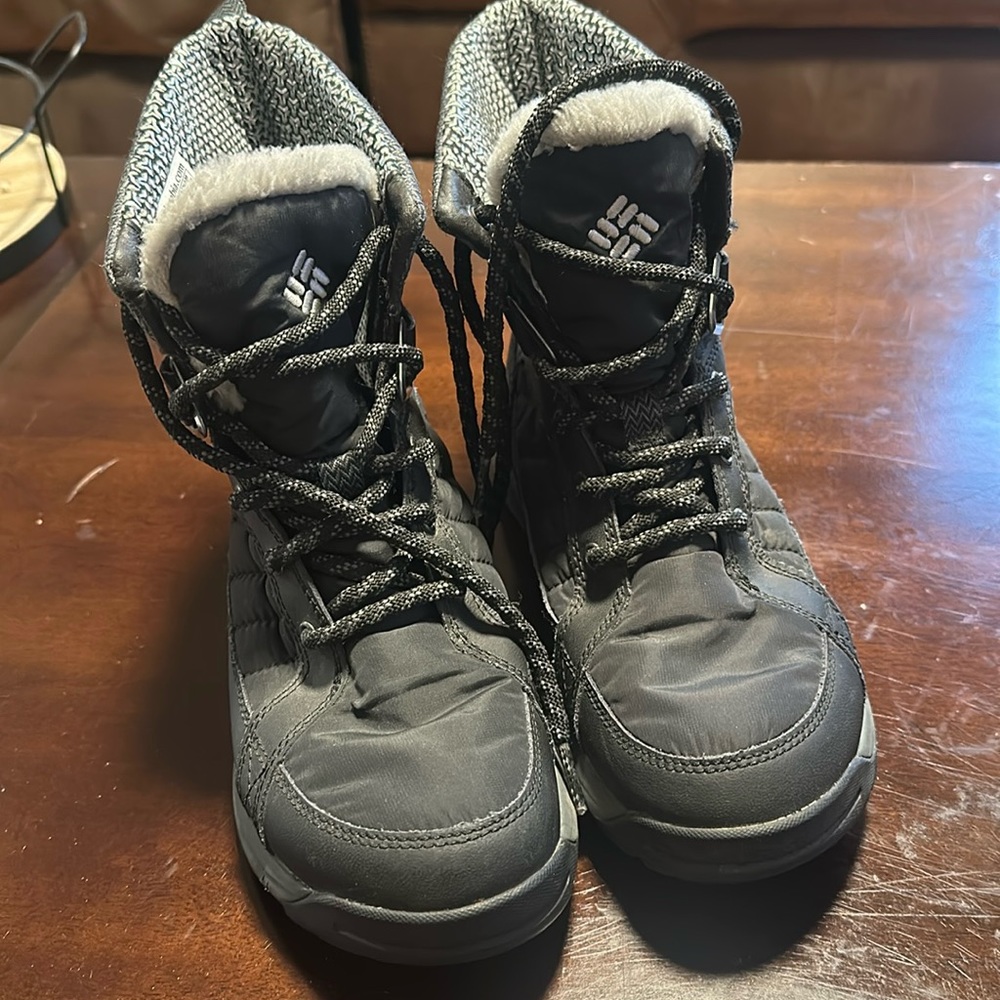 Columbia Boots Women’s Size 7